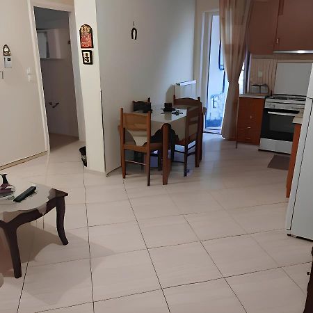 Ομορφο Διαμερισμα Στο Κεντρο Της Πολης Με Παρκιν Lägenhet Tríkala Exteriör bild